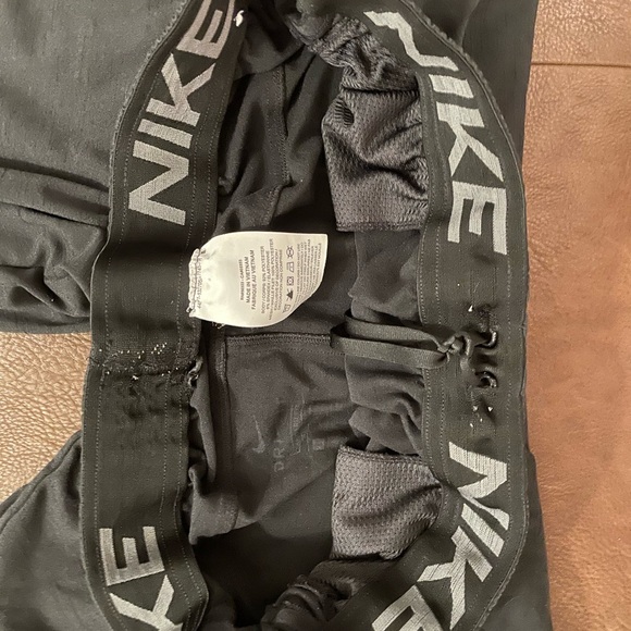 Nike Men’s black athletic shorts. Large. Black EUC - Picture 3 of 6